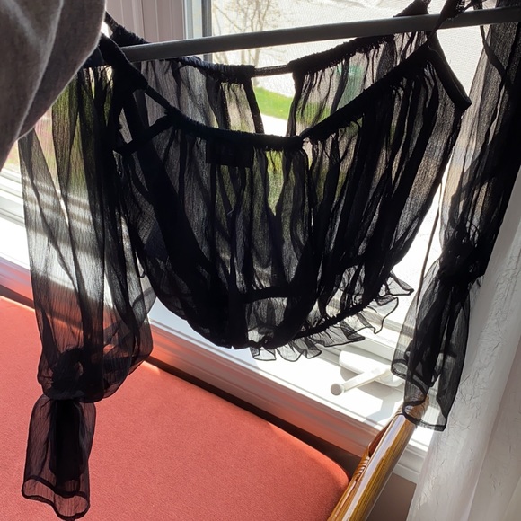 Back lioness shirt from urban outfitters - Picture 2 of 3